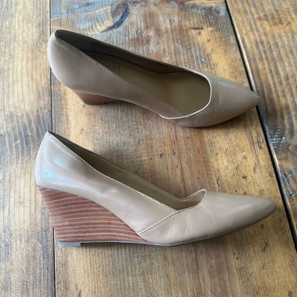 Franco Sarto Elegant Tan Wedge Heels - Picture 1 of 12